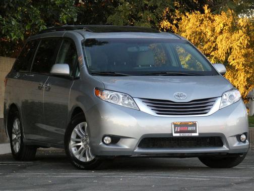 2015 Toyota Sienna XLE