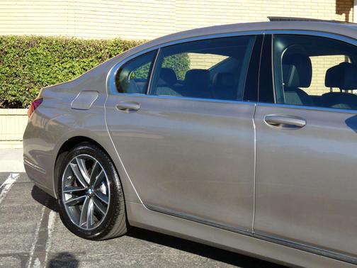 2020 BMW 750 i xDrive