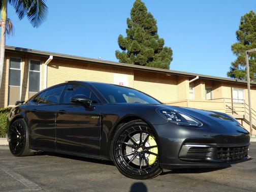 2018 Porsche Panamera 4