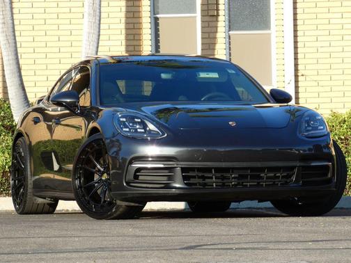 2018 Porsche Panamera 4