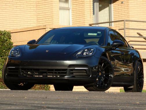2018 Porsche Panamera 4