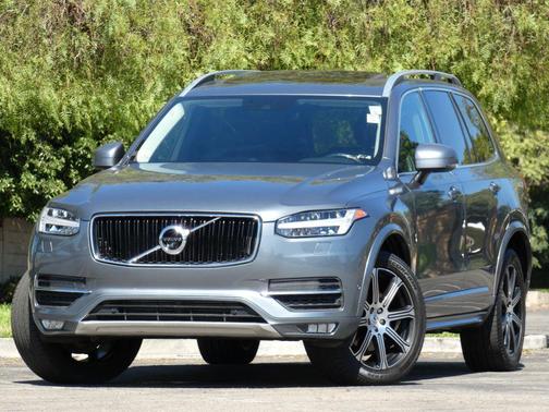 2018 Volvo XC90 T6 Momentum
