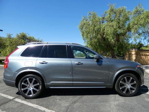 2018 Volvo XC90 T6 Momentum