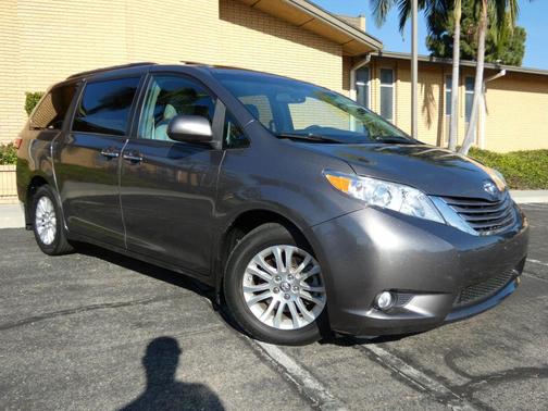 2017 Toyota Sienna XLE