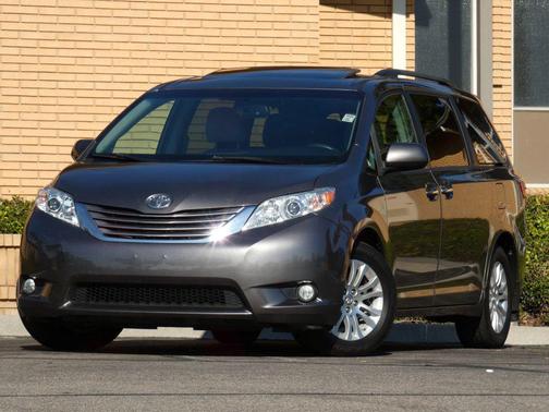2017 Toyota Sienna XLE