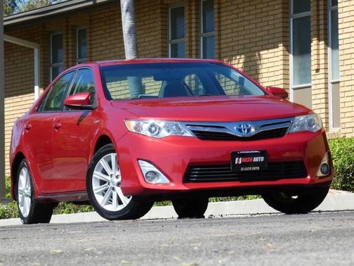 Barcelona Red Metallic 2013 Toyota Camry Hybrid XLE