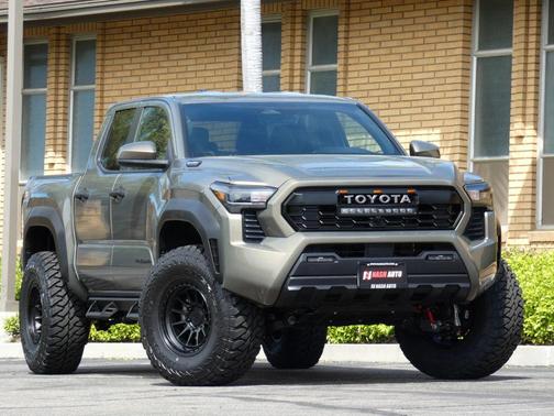 2025 Toyota Tacoma Hybrid TRD Off Road