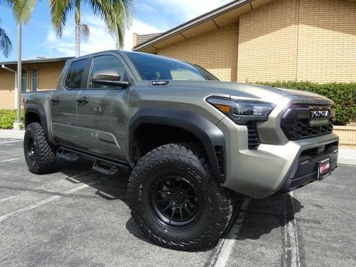 2025 Toyota Tacoma Hybrid TRD Off Road