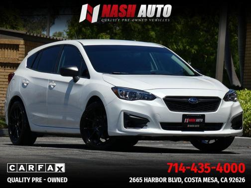Crystal White Pearl 2017 Subaru Impreza 2.0i