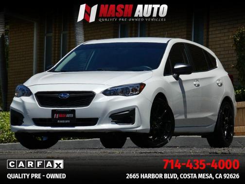 Crystal White Pearl 2017 Subaru Impreza 2.0i