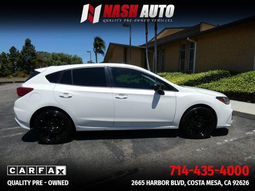 Crystal White Pearl 2017 Subaru Impreza 2.0i