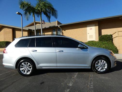 2016 Volkswagen Golf SportWagen TSI S 4-Door