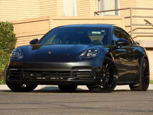 2018 Porsche Panamera 4