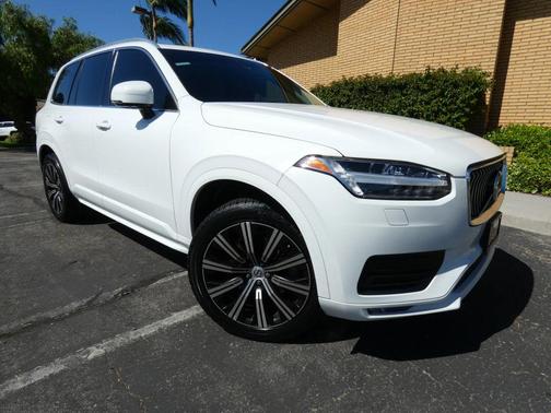 White 2020 Volvo XC90 T6 Momentum