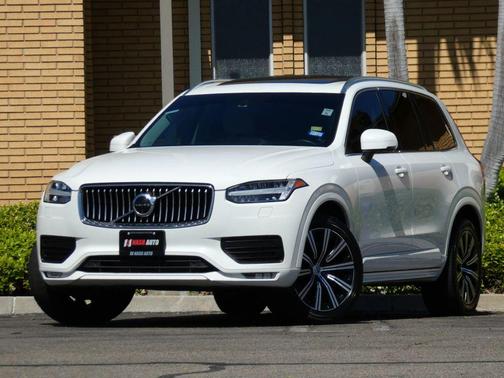 White 2020 Volvo XC90 T6 Momentum
