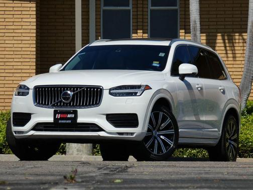 White 2020 Volvo XC90 T6 Momentum