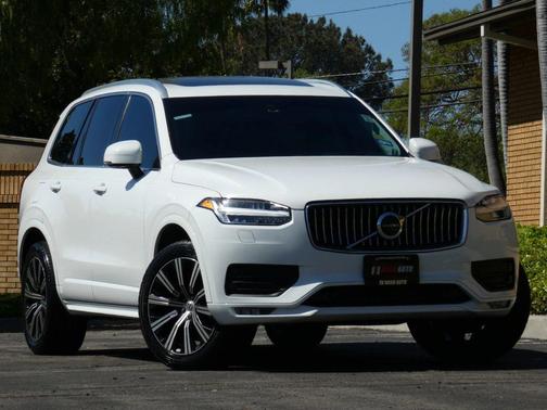 White 2020 Volvo XC90 T6 Momentum
