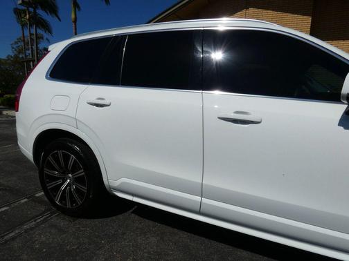 White 2020 Volvo XC90 T6 Momentum