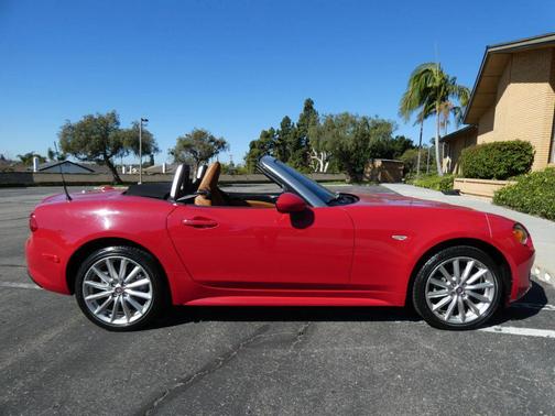 2018 FIAT 124 Spider Base