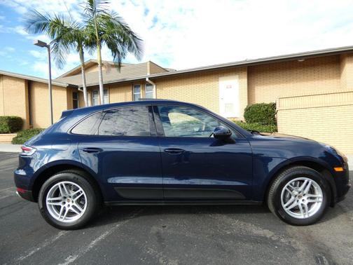 2019 Porsche Macan Sport Utility 4D