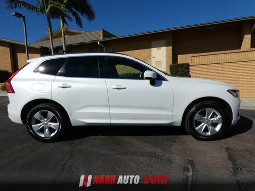 White 2022 Volvo XC60 B5 Momentum