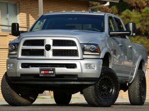 2017 RAM 2500 Laramie Crew Cab 4x4 6'4' Box