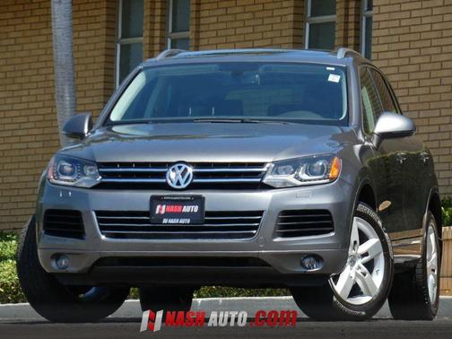 Cool Silver Metallic 2014 Volkswagen Touareg X