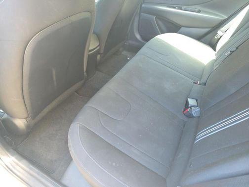 Shimmering Silver Pearl 2023 Hyundai ELANTRA SEL