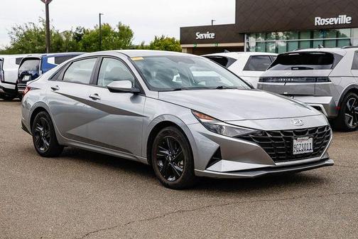 Shimmering Silver Pearl 2023 Hyundai ELANTRA SEL