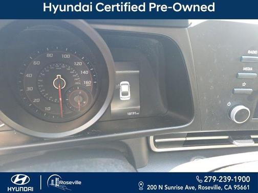 Shimmering Silver Pearl 2023 Hyundai ELANTRA SEL