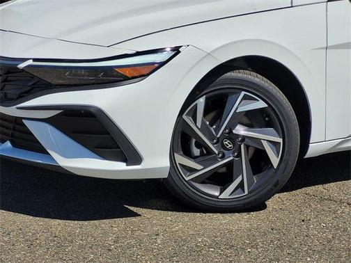 2025 Hyundai ELANTRA HEV SEL Sport