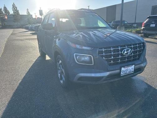 2023 Hyundai VENUE SEL
