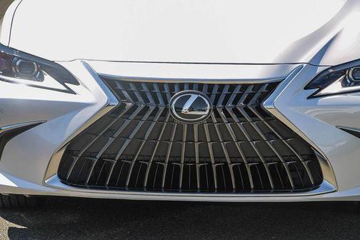 White 2025 Lexus ES 350 350