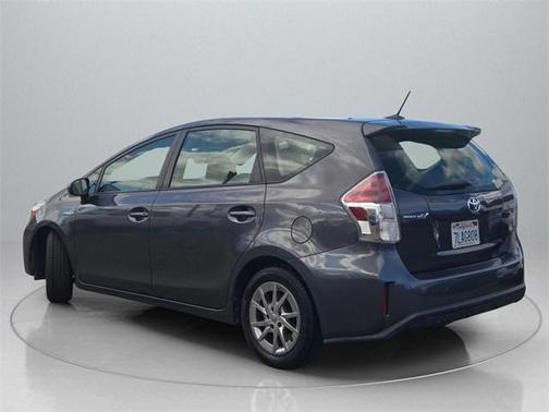 2015 Toyota Prius v Five