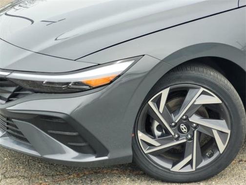2025 Hyundai ELANTRA HEV SEL Sport