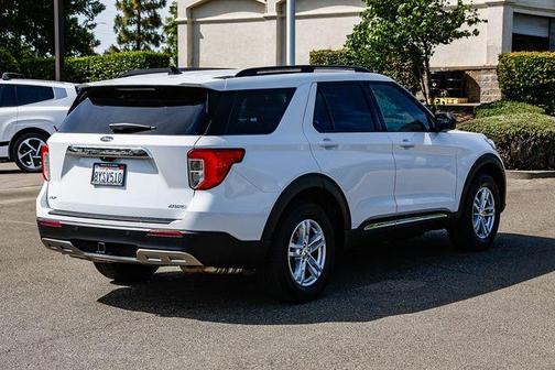 Oxford White 2021 Ford Explorer XLT
