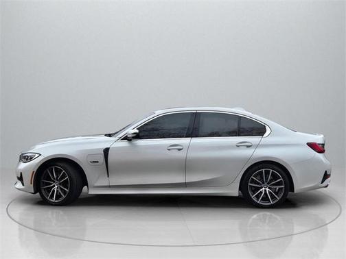 2022 BMW 330e 330e