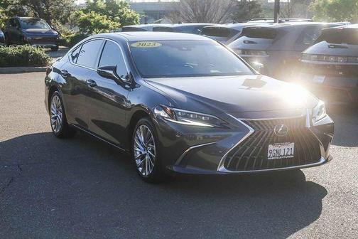 2023 Lexus ES 300h Luxury