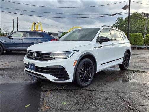 2022 Volkswagen Tiguan 2.0T SE R-Line Black