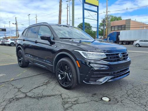 2024 Volkswagen Tiguan 2.0T SE R-Line Black