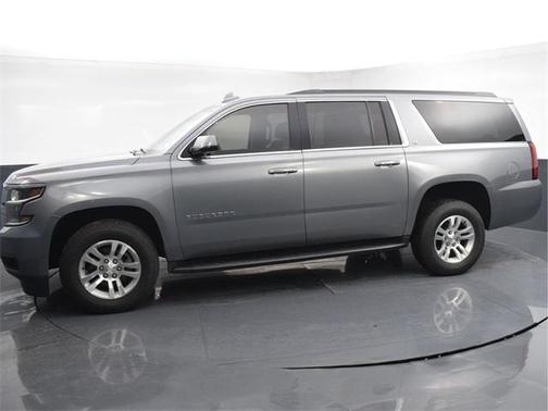 Photo 4 of 28 of 2019 Chevrolet Suburban LT