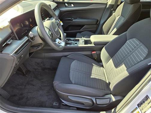2025 Kia K5 LXS