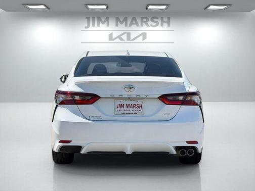 Ice 2023 Toyota Camry SE