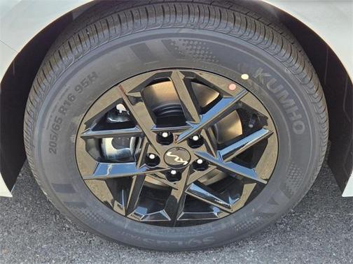2025 Kia K5 LXS