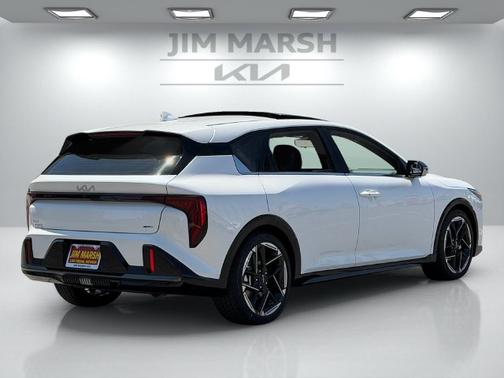 Snow White Pearl 2026 Kia K4 GT-Line