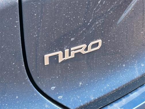 2023 Kia Niro SX