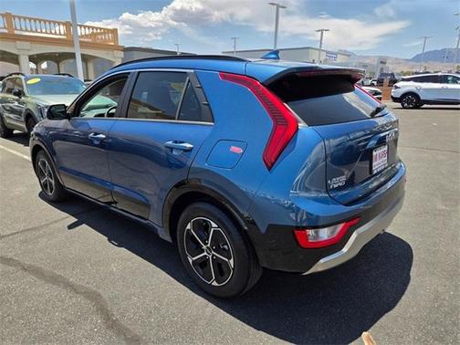 2023 Kia Niro SX