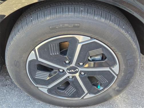 2023 Kia Niro SX