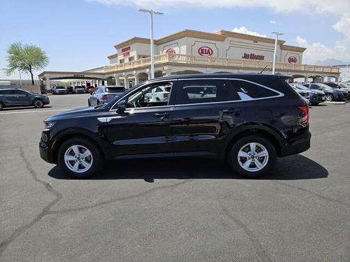 2022 Kia Sorento LX