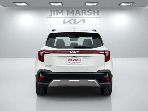 Snow White Pearl 2024 Kia Seltos S